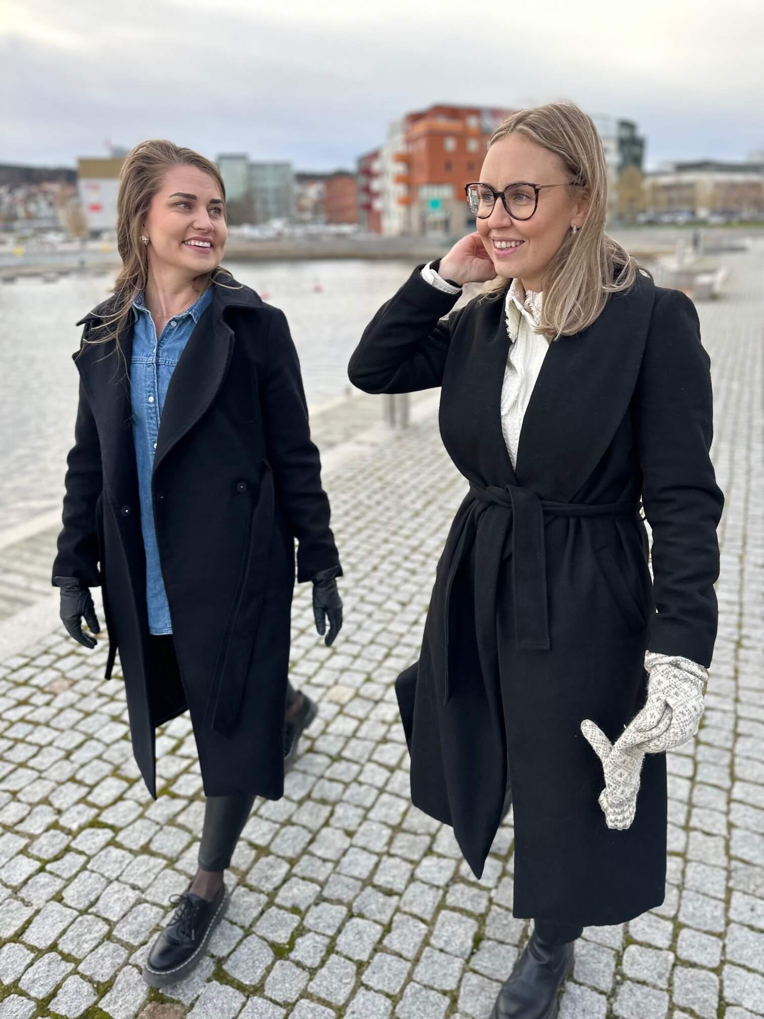 Karin & Sara på Återbruket Second hand i Sundsvall.jpg
