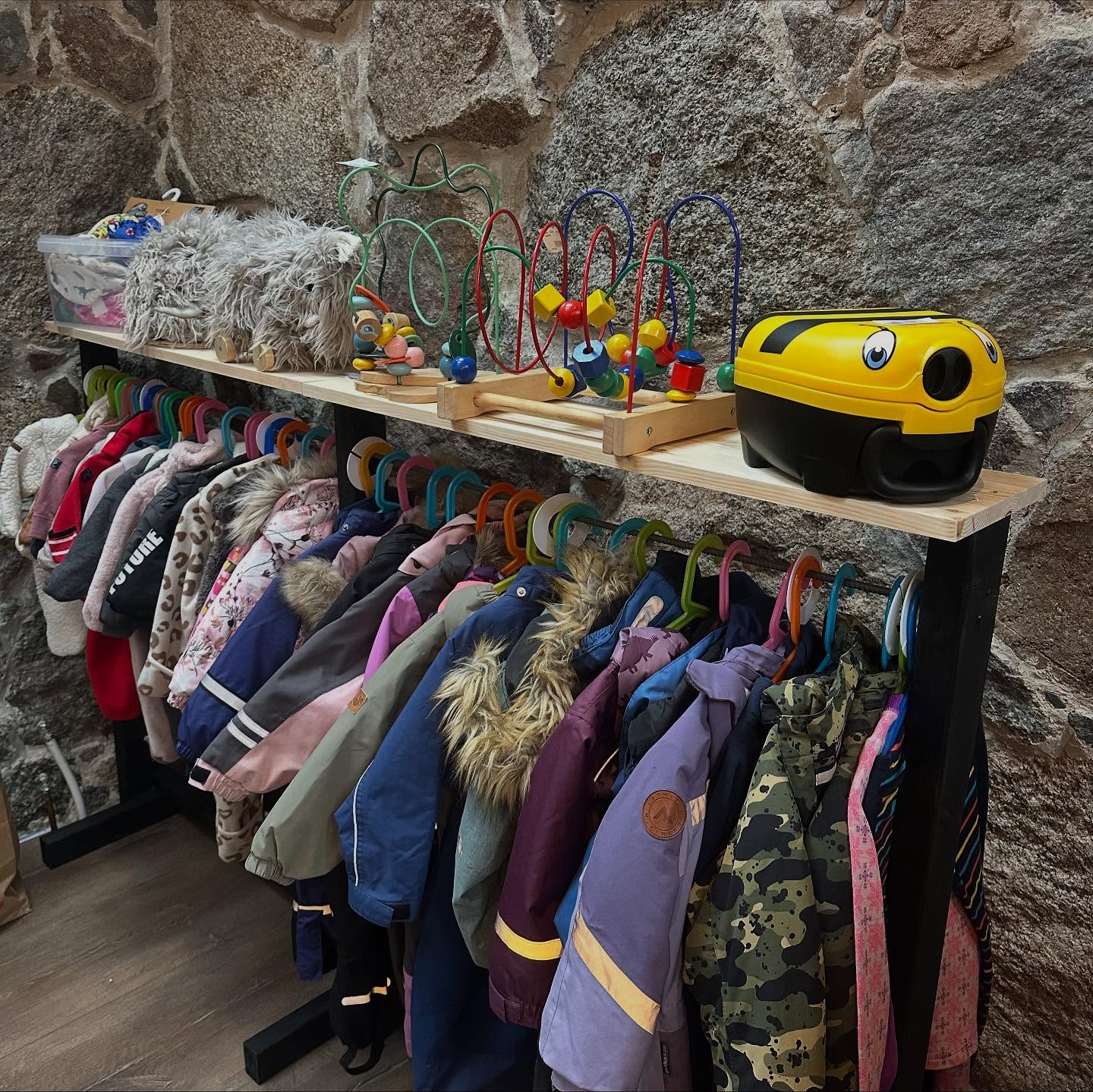 Småtting Second Hand i Karlskrona Barnkläder.jpg